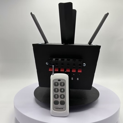 IP55 گردش آتش بازی فواره ماشین بی سیم کنترل از راه دور دنباله دار 500m آتش بازی سیستم شلیک